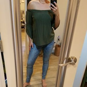 Dark green off the shoulder bell sleeve (xs)